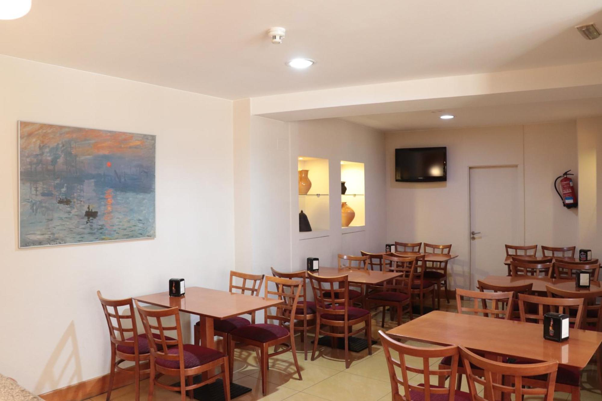 Hotel Maycar آكورونيا المظهر الخارجي الصورة
