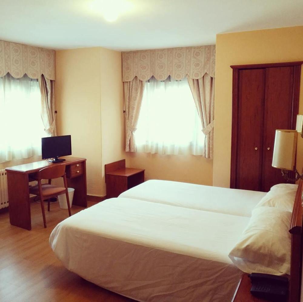 Hotel Maycar آكورونيا المظهر الخارجي الصورة