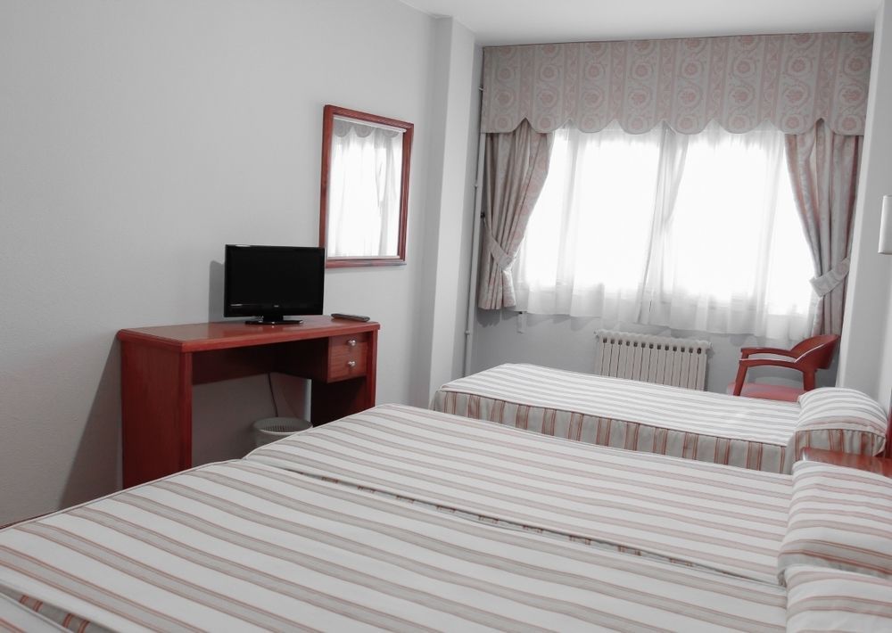 Hotel Maycar آكورونيا المظهر الخارجي الصورة